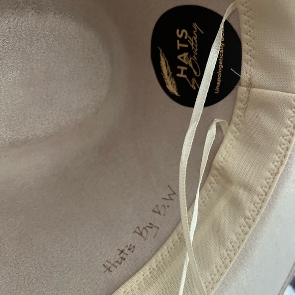 Cream Wide-Brimmed Hat with Feather and Fabric Accent - Picture 8 of 13